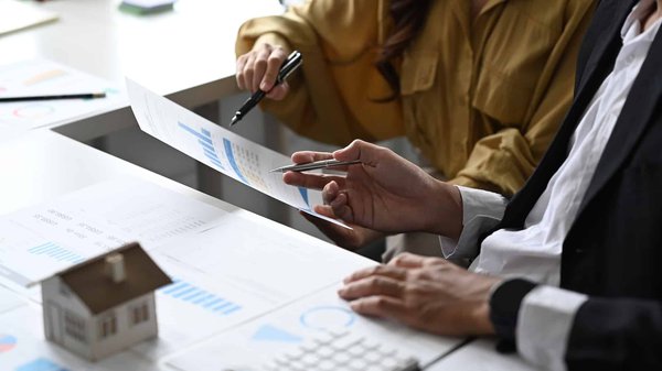 Réglementation et cadre légal des diagnostics immobiliers dans la région PACA : Ce qu'il faut savoir